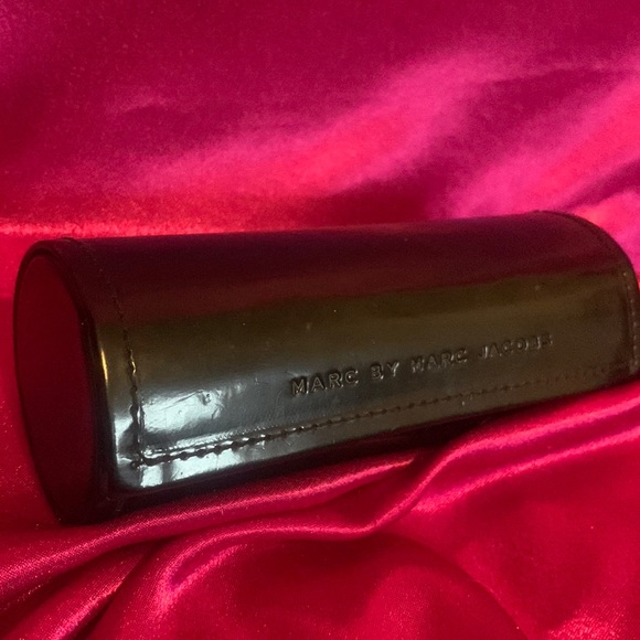 Marc by Marc Jacobs wound cylinder sunglasses case very unique design - Picture 2 of 6